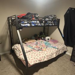 Twin Over Queen Bunk Bed / Queen Mattress