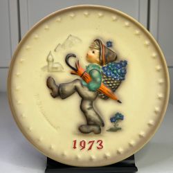Hummel Globe Trotter Annual Plate 7.5" Hand-Painted Germany w/Box - 1973