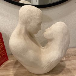 Haegar Pottery Embracing Couple Statue vintage 1996