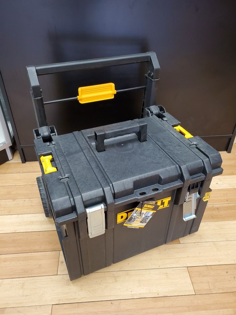 Dewalt DWST08250 22in. 17Gal Mobile Tool Box