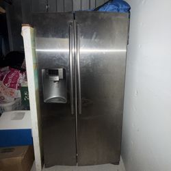 Samsung side by side w/ water and ice 