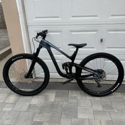 Giant Liv Intrigue Advanced 29 1 Fox supension SLX carbon fiber frame Med 29 MTB 