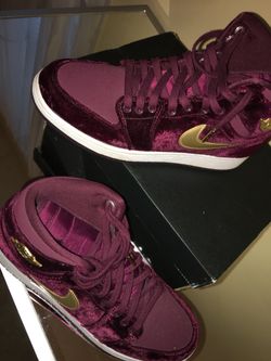 Maroon store suede jordans
