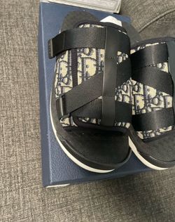 Black and cream Dior slides please read the description