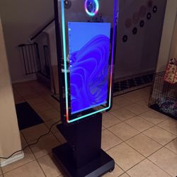 Mirror Photo Booth Package – Software, Camera, Backdrop, Light & Props Included