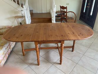 Dining table 3’5” x 2’5” x 5’5” ( 2’5” can extend to 7’)