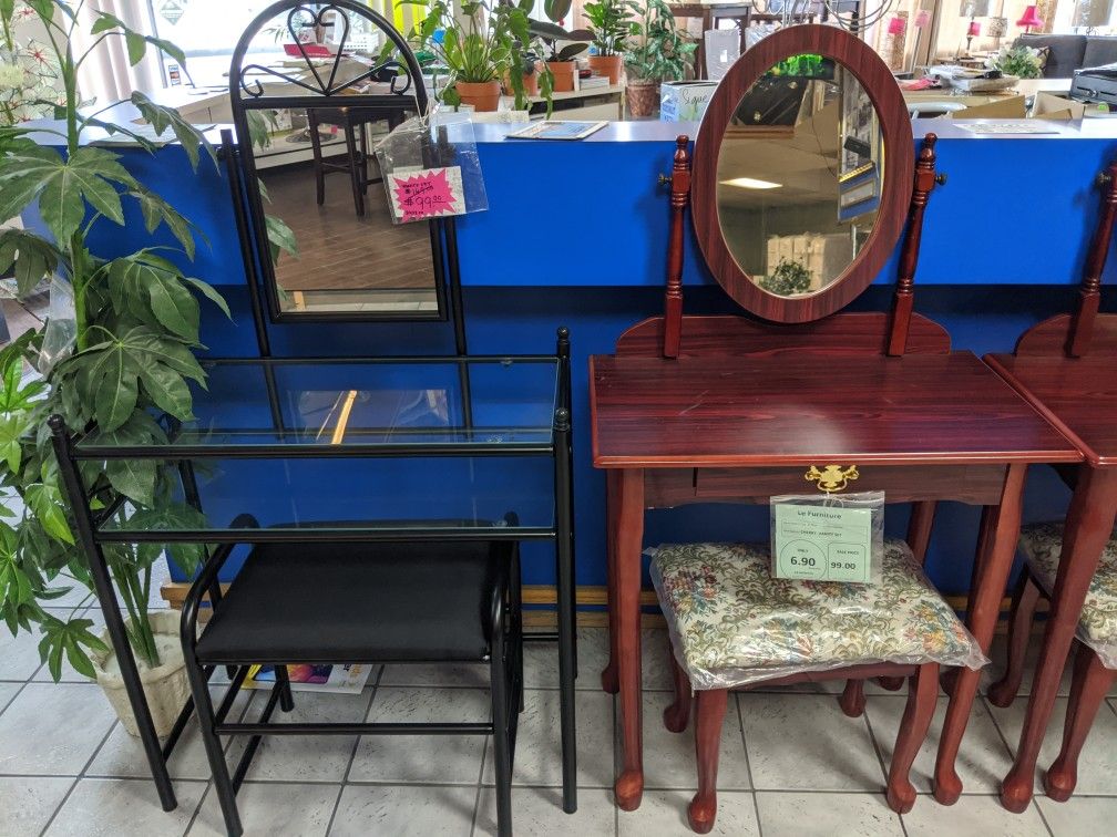 New Vanity Makeup Table