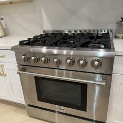 THOR Kitchen 36-Inch Professional Gas Range model HRG3618U it was used for few months just want to move out that’s why selling. Originally bought $570