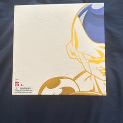 The image shows a box for the SDCC 2018 Convention Exclusive Golden Frieza Deluxe Scouter