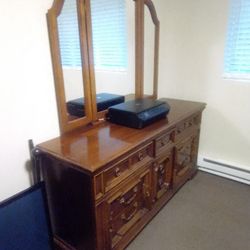 (FREE )-Solid Wood Dresser And Mirror 