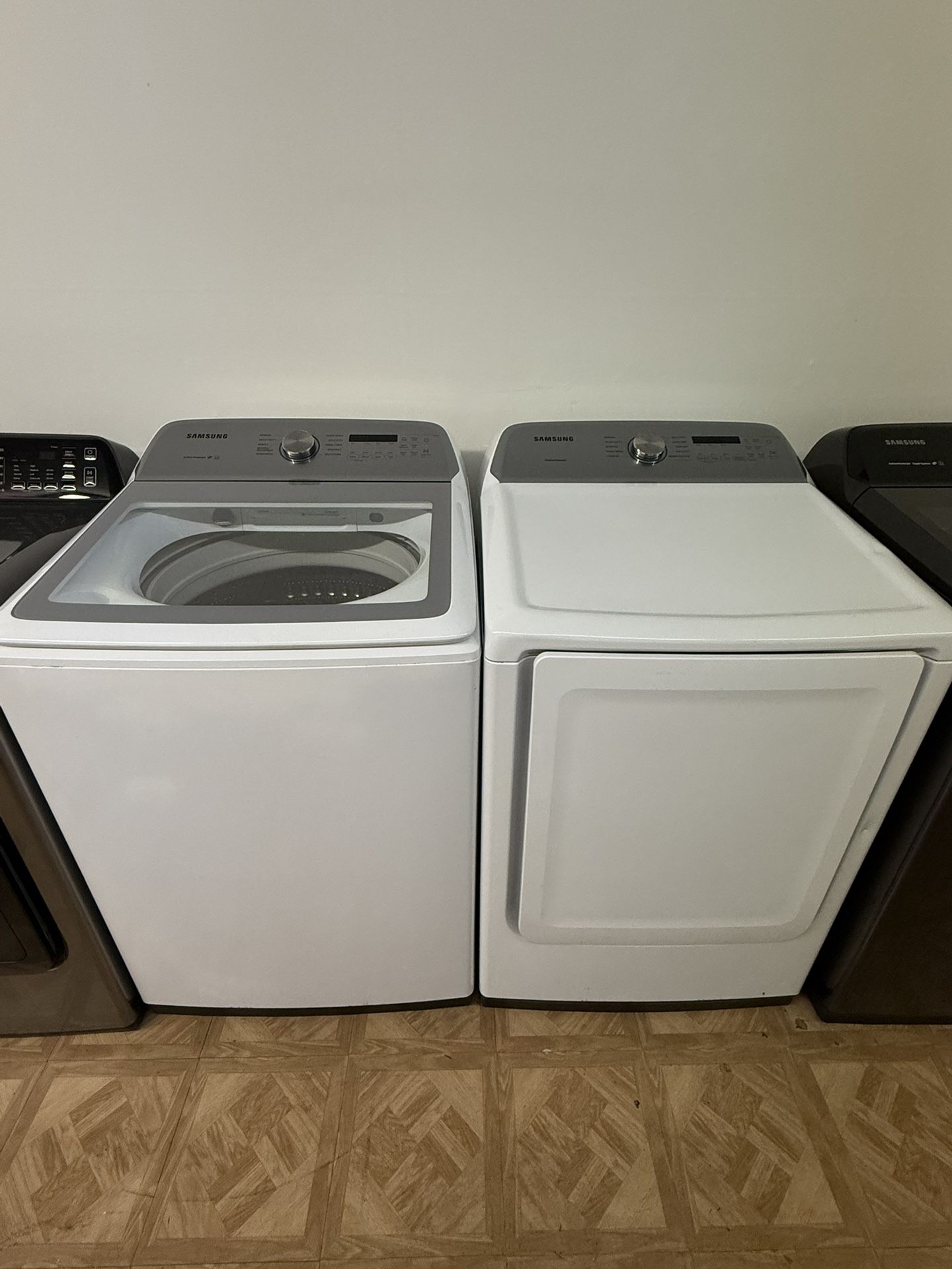 SAMSUNG WASHER AND DRYER SET .