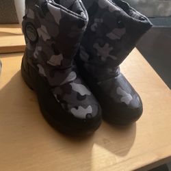  Snow Boots 