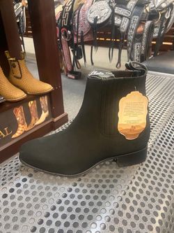 Botín charro de piel nubuck negro marca El Canelo