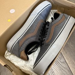 Men’s - Vans Ward Deluxe Sneaker Size 8.5 & 10