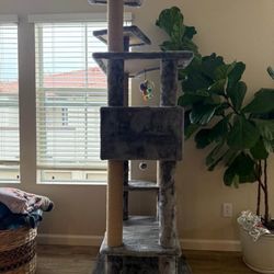 Like New Cat Tower