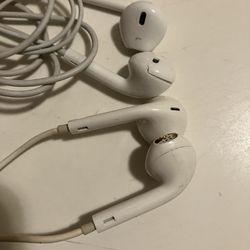 2 Pairs Of Apple Headphones With A Phone Jack 