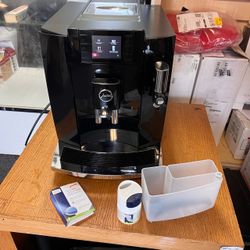 Jura - E8 Automatic Coffee Machine - Piano Black