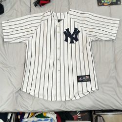 Authentic Derek Jeter Yankees Jersey Youth Size M (10/12)