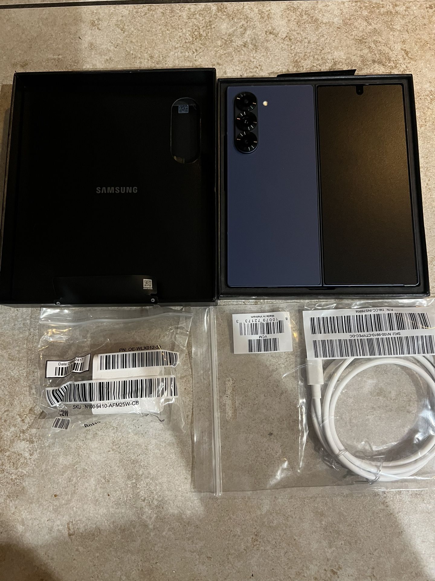Samsungz Galaxy Fold 6 Navy
