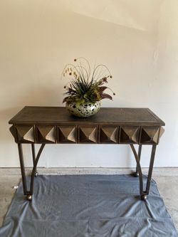 Modern entry table