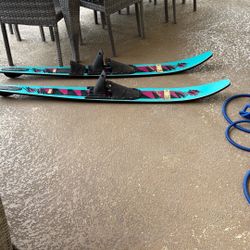 Connelly Water Skis – Very Good Condition
