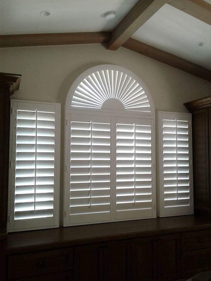 Window shutters for you home send me a message for details.... persianas de madera para tú casa ho negocio me puedes mandar mensaje y con