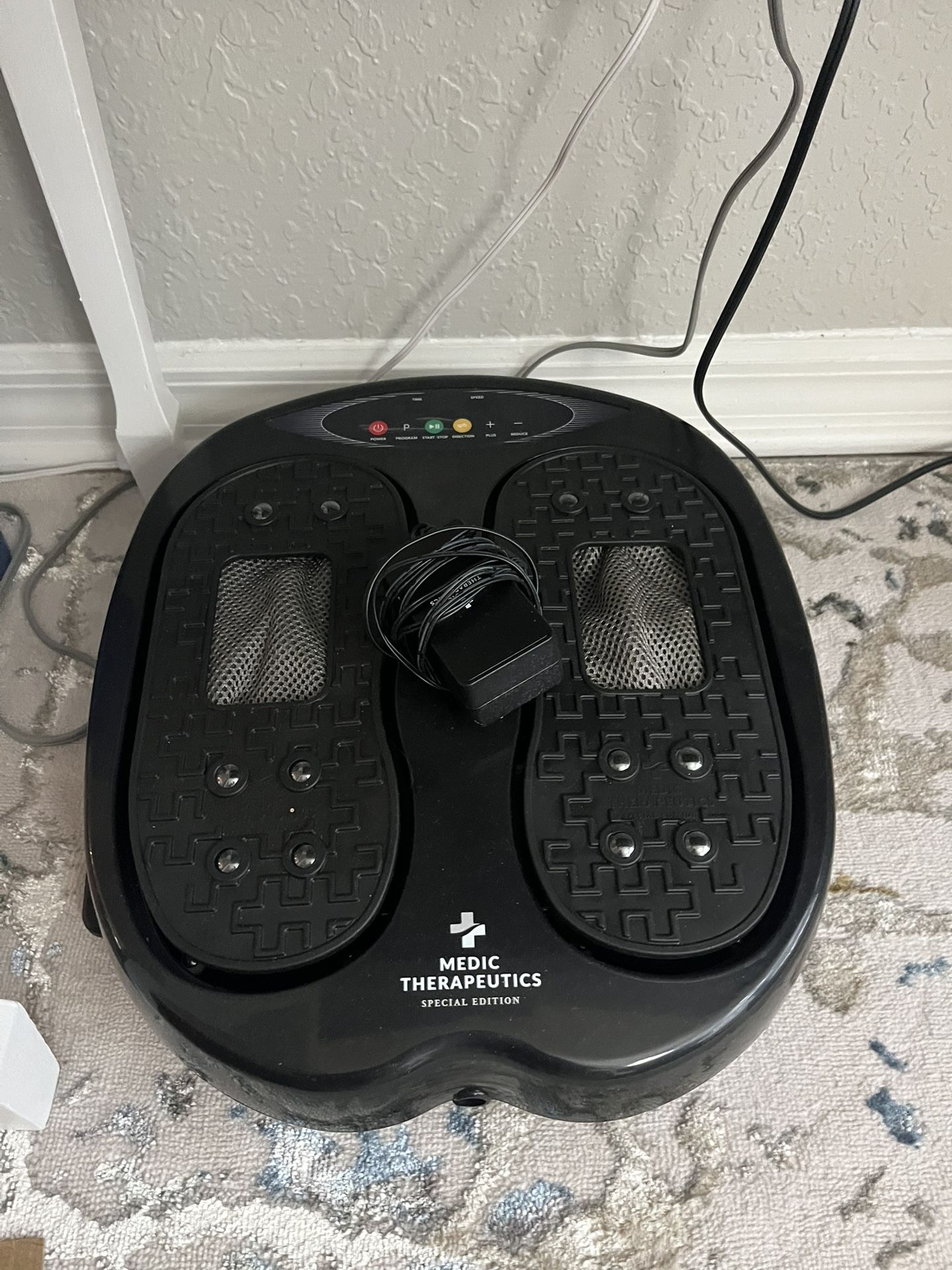 Vibrating foot massager