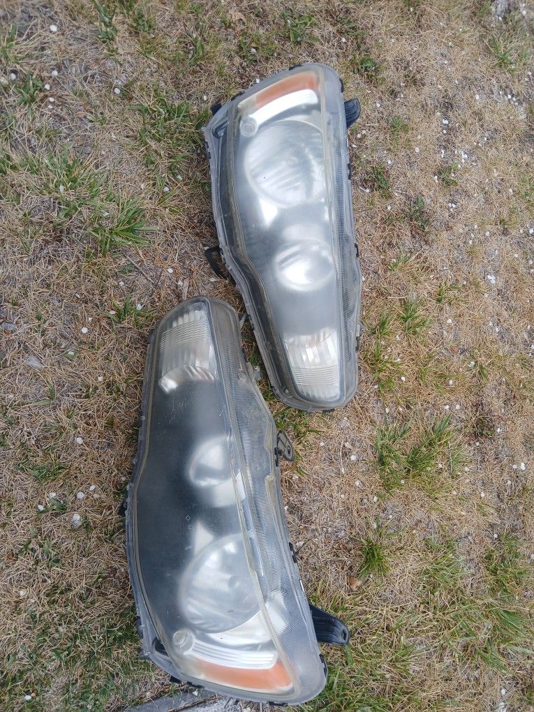 08-2017 Mitsubishi Lancer Headlights