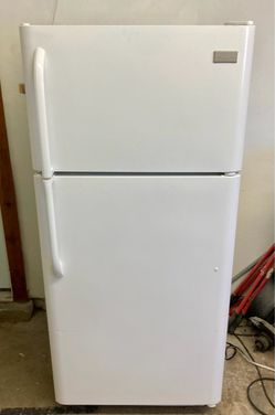 Frigidaire Top Mount Fridge. 18 Cu Ft