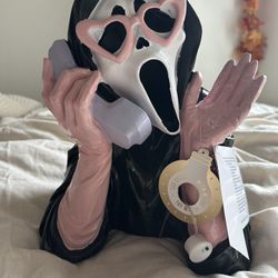 Viral Ghost Face Bust