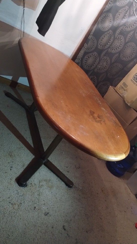 Free!! Conference Type Table
