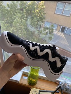 BRAND NEW Touched Once Wavy Baby Rare Banned Shoes- Size 11- Send Offers