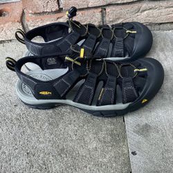 Keen Newport H2 Black Gray Hiking Water Outdoor Sandals Men’s Size 10:5