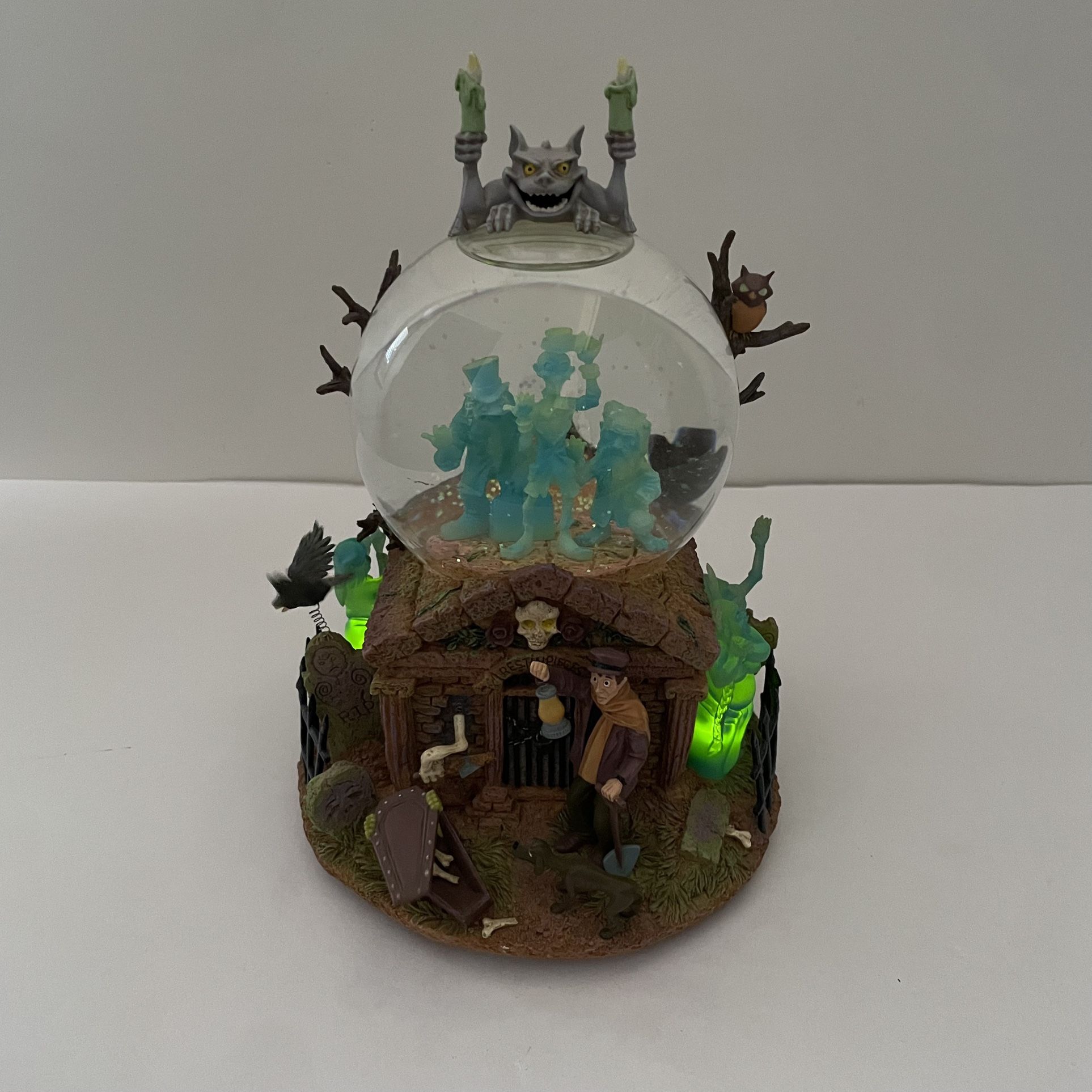DISNEY HAUNTED MANSION Grim Grinning Ghost Music Box Snow Globe