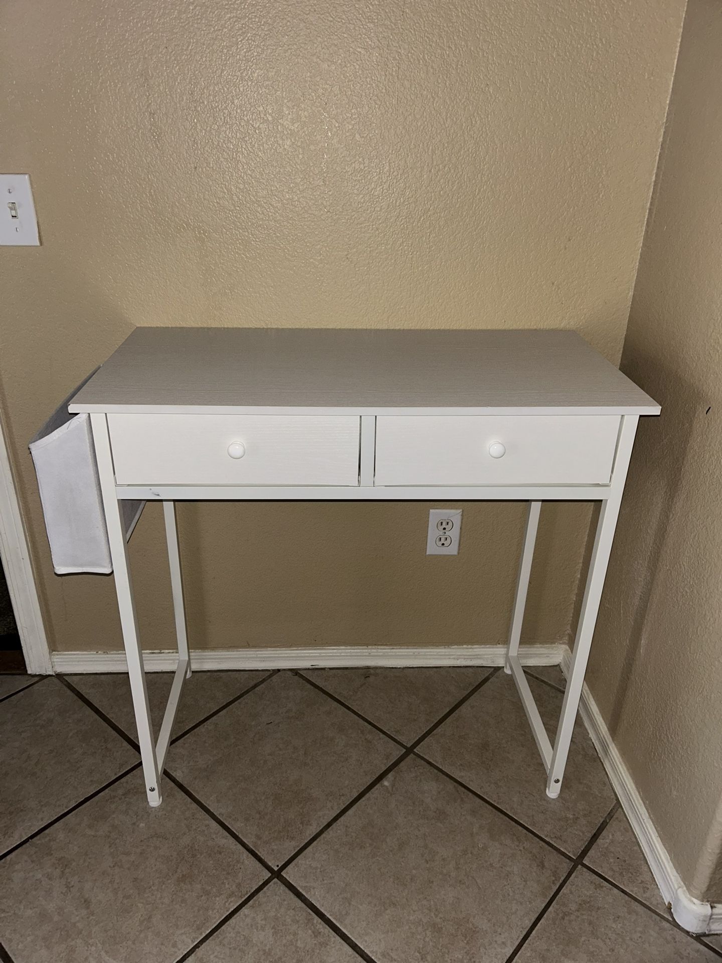 White Desk/Vanity