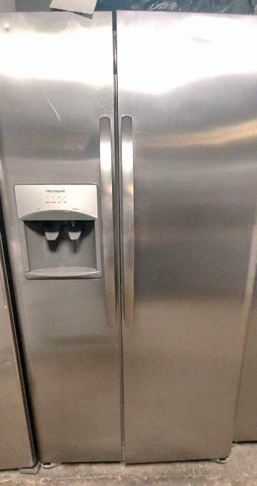 New Frigidaire 26 Cu Ft Side by Side Fridge