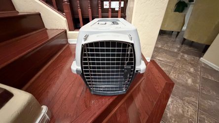 Pet mate carrier in excellent condition