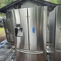 Refrigerators On Sale/ Refrigeradores En Venta