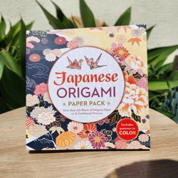 NEW Japanese Origami Paper Book 250 Sheets 6"x6" Japan
16 different patterns
Brand new
Comes from a pet-free and smoke-free home.
Trusted Seller 