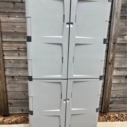 Rubbermaid Outdoor / Garage Storage Shed - Nice!