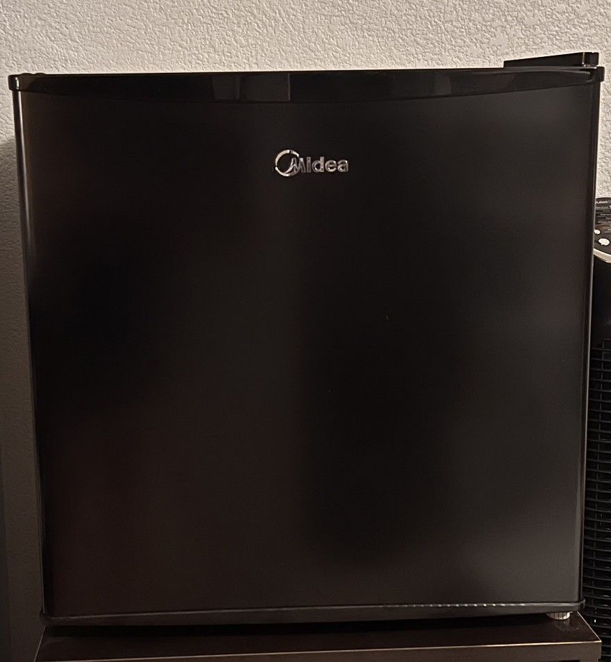 Mini Fridge, Midea