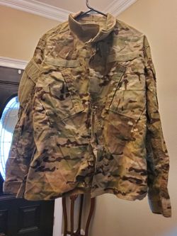 Men's Camo Jacket MEDIUM Short