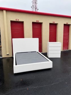 WHITE QUEEN PLATFORM BEDROOM SET