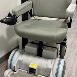 Electric wheelchair 