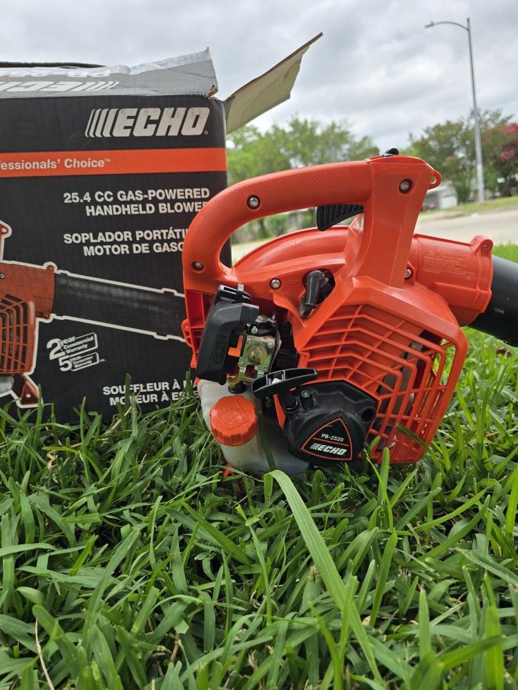 HECHO
170 MPH 453 CFM 25.4 cc Gas 2-Stroke Handheld Leaf Blower
