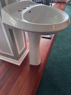Pedestal bathroom sink with 3 holes drilled