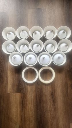 Lot of 14 LED Light Bulbs with 2 Trim Rings