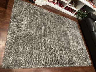 Used But In Great Condition 5 X 7” Thomasville Premium Quality Shag Rug, Gray In Color. Would Look New With A Cleaning