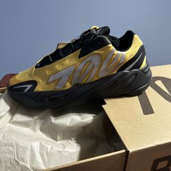 Adidas Yeezy 700 Honey Flux