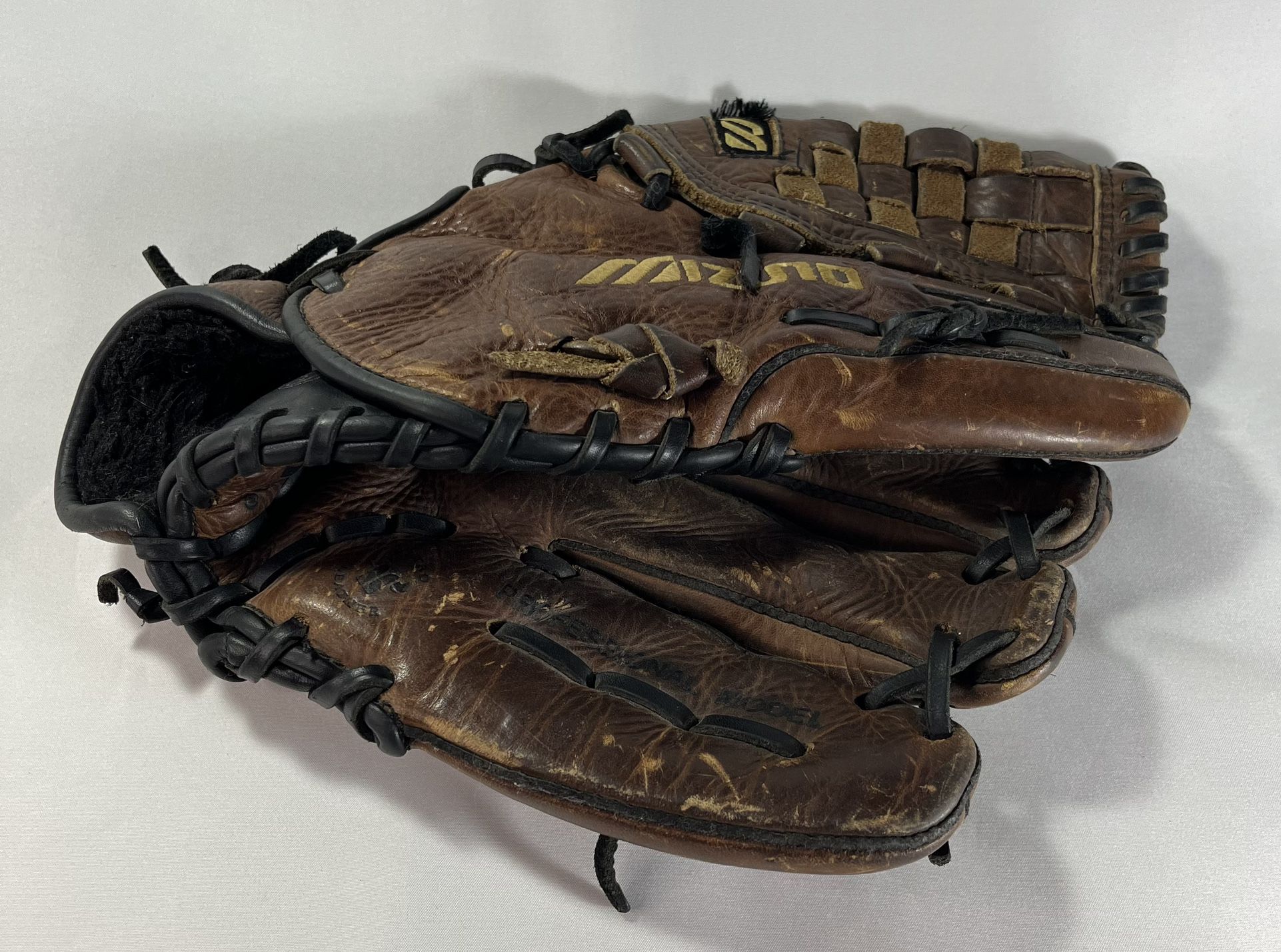 Mizuno Baseball Glove Professional Model MVT 1201 Leather 12” Right Hand Thrower